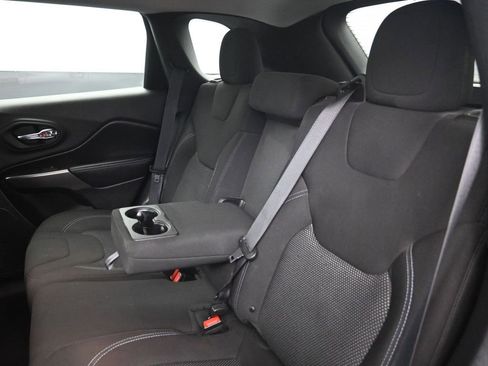 Used 2019 Jeep Cherokee Latitude w/ Popular Appearance Group image 24