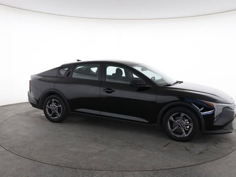 Used 2025 Kia K4 LXS image 15