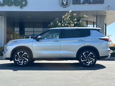 Used 2024 Mitsubishi Outlander SE image 7