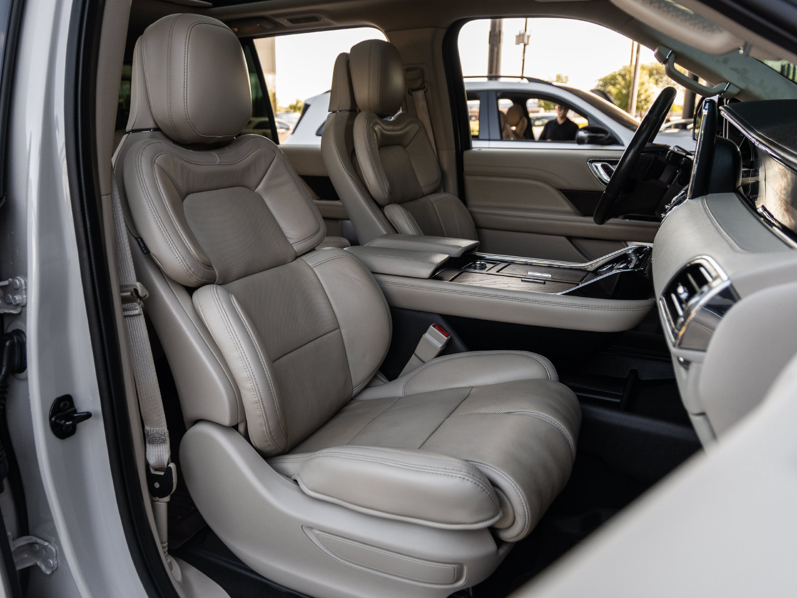Used 2021 Lincoln Navigator Reserve w/ Luxury Package RWD image 41
