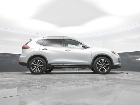 Used 2018 Nissan Rogue SL w/ Premium Package image 44