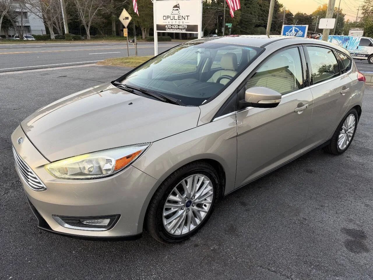 Used 2015 Ford Focus Titanium FWD image 4