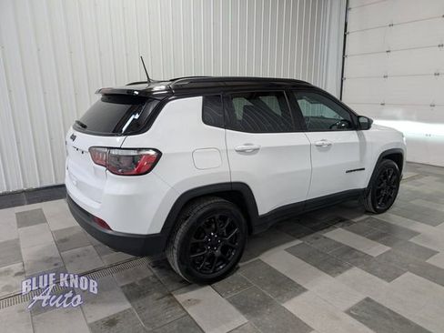 Used 2022 Jeep Compass Altitude w/ Sun and Sound Group image 4