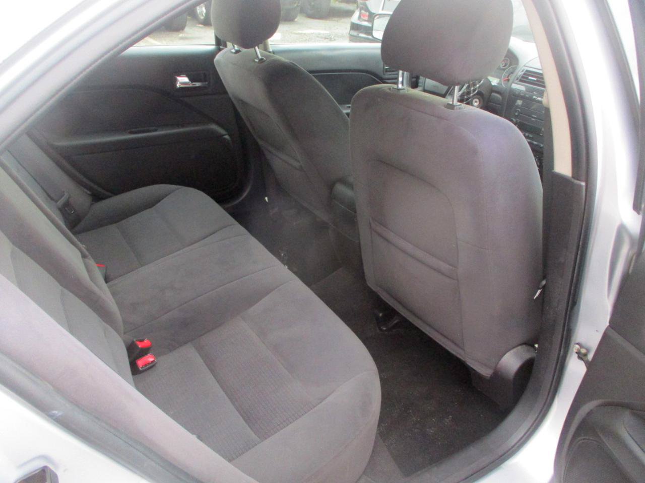 Used 2006 Ford Fusion SE FWD image 8