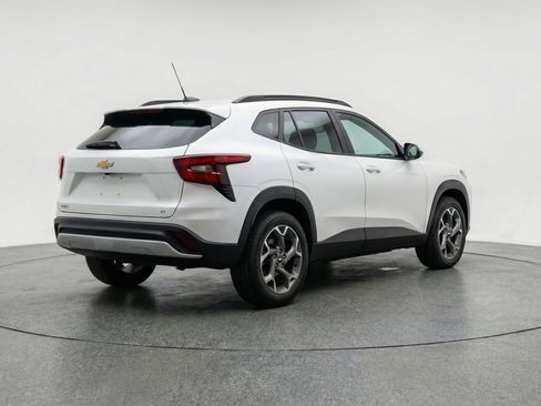 Used 2025 Chevrolet Trax LT w/ LT Convenience Package image 7