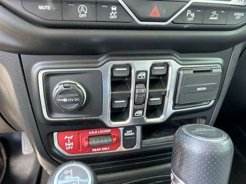 Used 2021 Jeep Gladiator Mojave w/ Safety Group AWD/4WD image 18