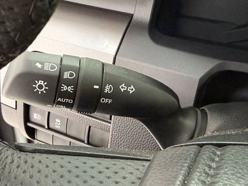 Used 2025 Toyota Tacoma SR5 w/ SR5 Upgrade Package image 15