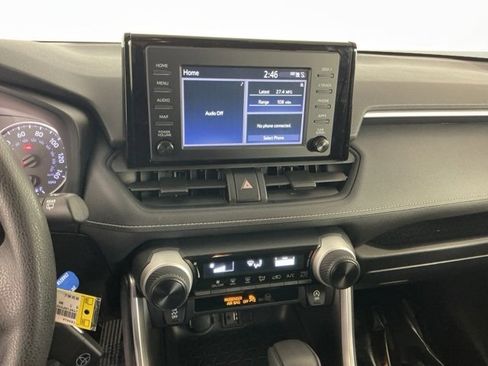 Used 2019 Toyota RAV4 LE image 18