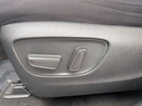 Used 2023 Toyota Highlander LE FWD image 17