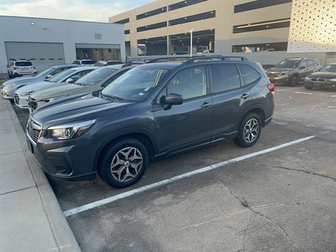 Used 2020 Subaru Forester Premium AWD/4WD image 4