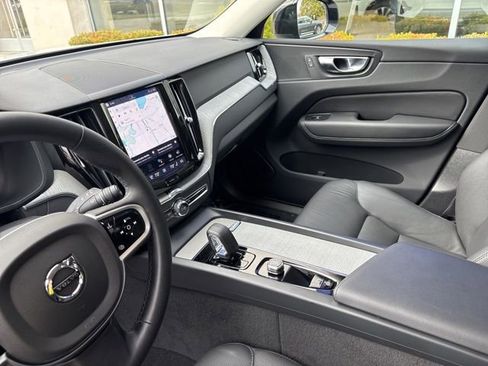 Used 2025 Volvo XC60 B5 Plus image 19