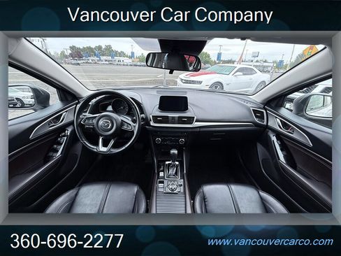 Used 2018 MAZDA MAZDA3 Touring FWD image 29