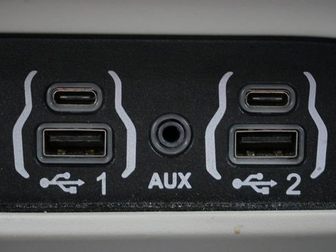 Used 2023 Chrysler Pacifica Touring-L image 21