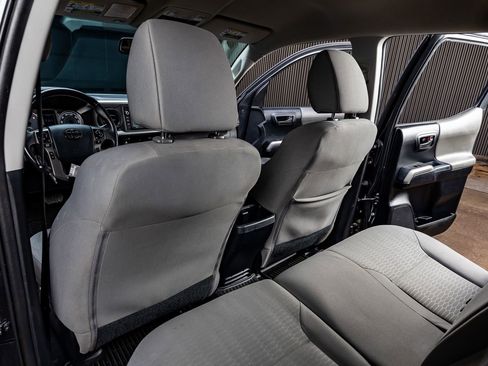 Used 2018 Toyota Tacoma SR5 AWD/4WD image 31