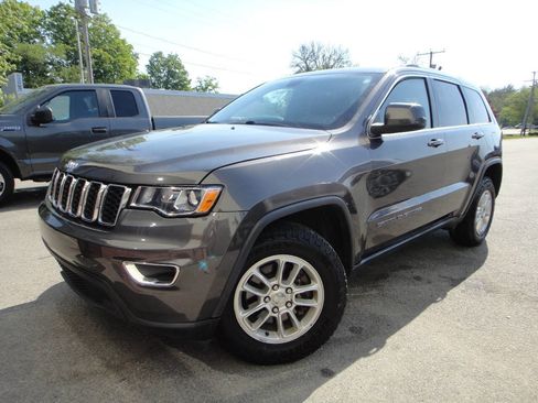 Used 2019 Jeep Grand Cherokee Laredo AWD/4WD image 1