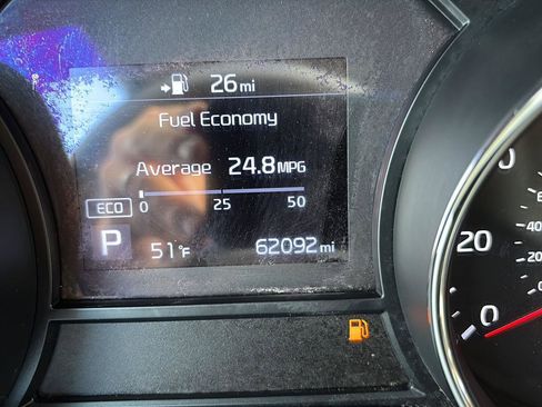 Used 2020 Kia Sedona LX image 25