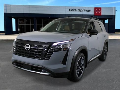 New 2026 Nissan Pathfinder Platinum FWD image 1