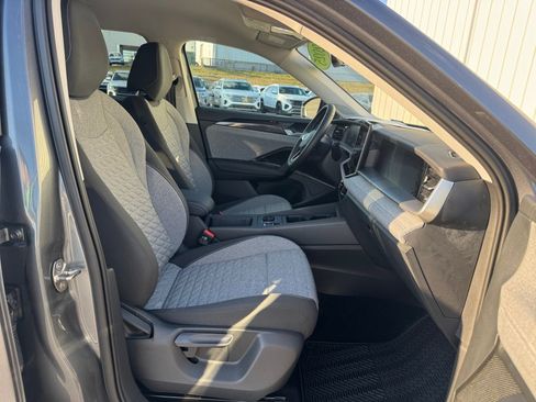 Used 2025 Volkswagen Tiguan S w/ 18" Wheel Package image 32