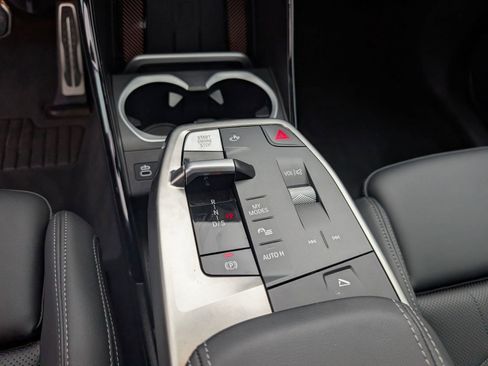 Used 2025 BMW X1 xDrive28i w/ Technology Package image 19