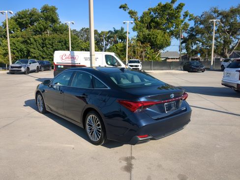 Used 2019 Toyota Avalon Limited w/ Preferred Accessory Package image 5