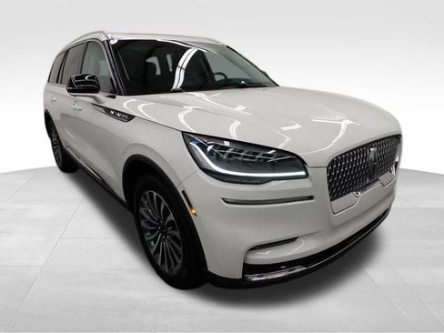 Used 2023 Lincoln Aviator Reserve image 3