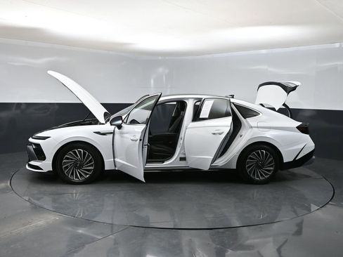 Used 2025 Hyundai Sonata Limited image 42