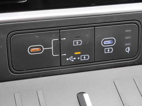 Certified 2025 Hyundai Santa Fe SEL image 28