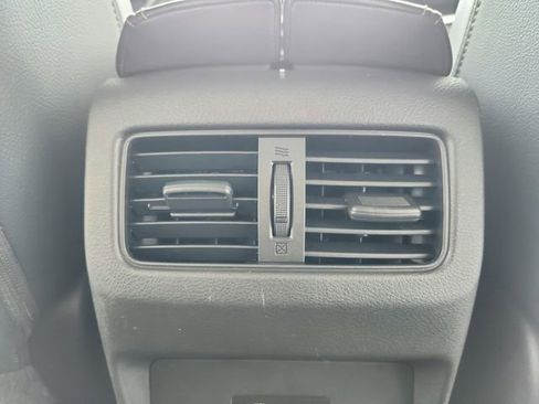 Used 2025 Nissan Rogue SL AWD/4WD image 40