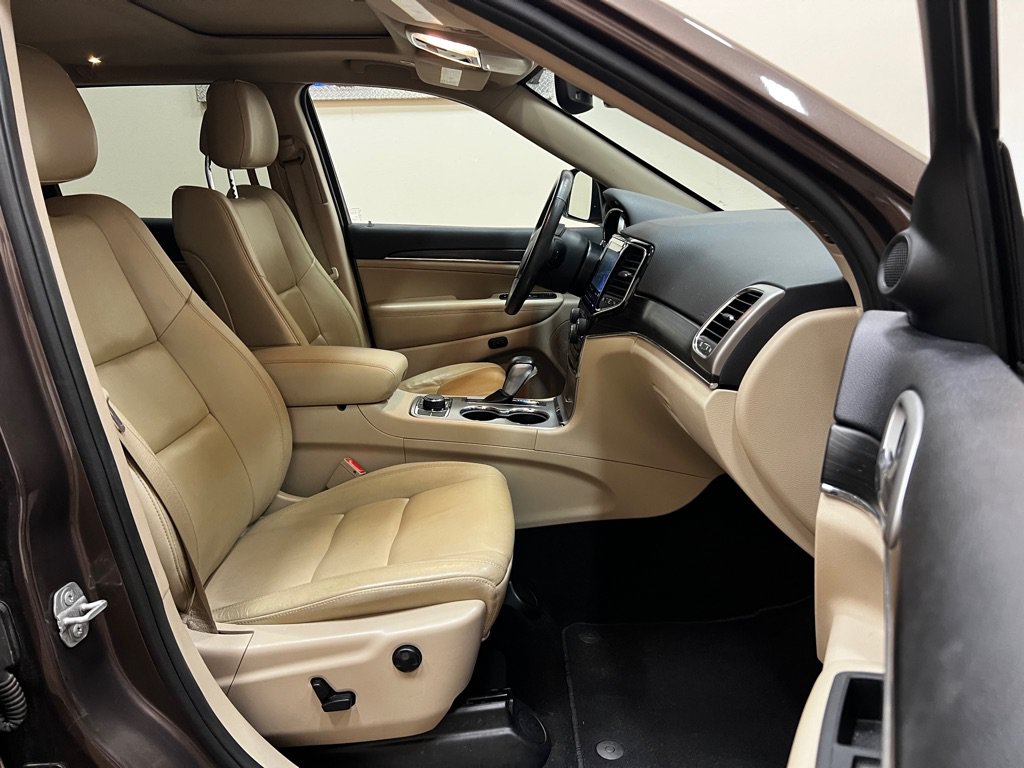 Used 2019 Jeep Grand Cherokee Limited AWD/4WD image 24