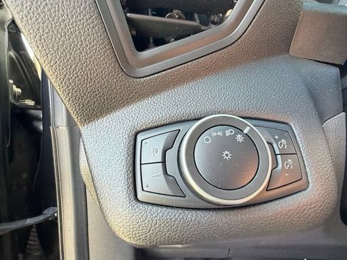 Used 2019 Ford Escape SE FWD image 16