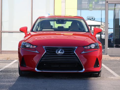 Used 2019 Lexus IS 300 image 2