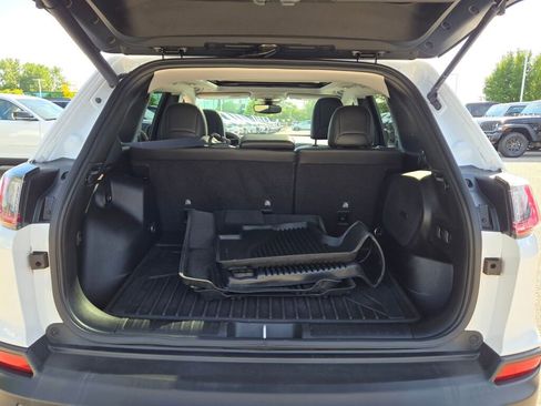 Used 2022 Jeep Cherokee Limited w/ Mopar Interior Package image 16