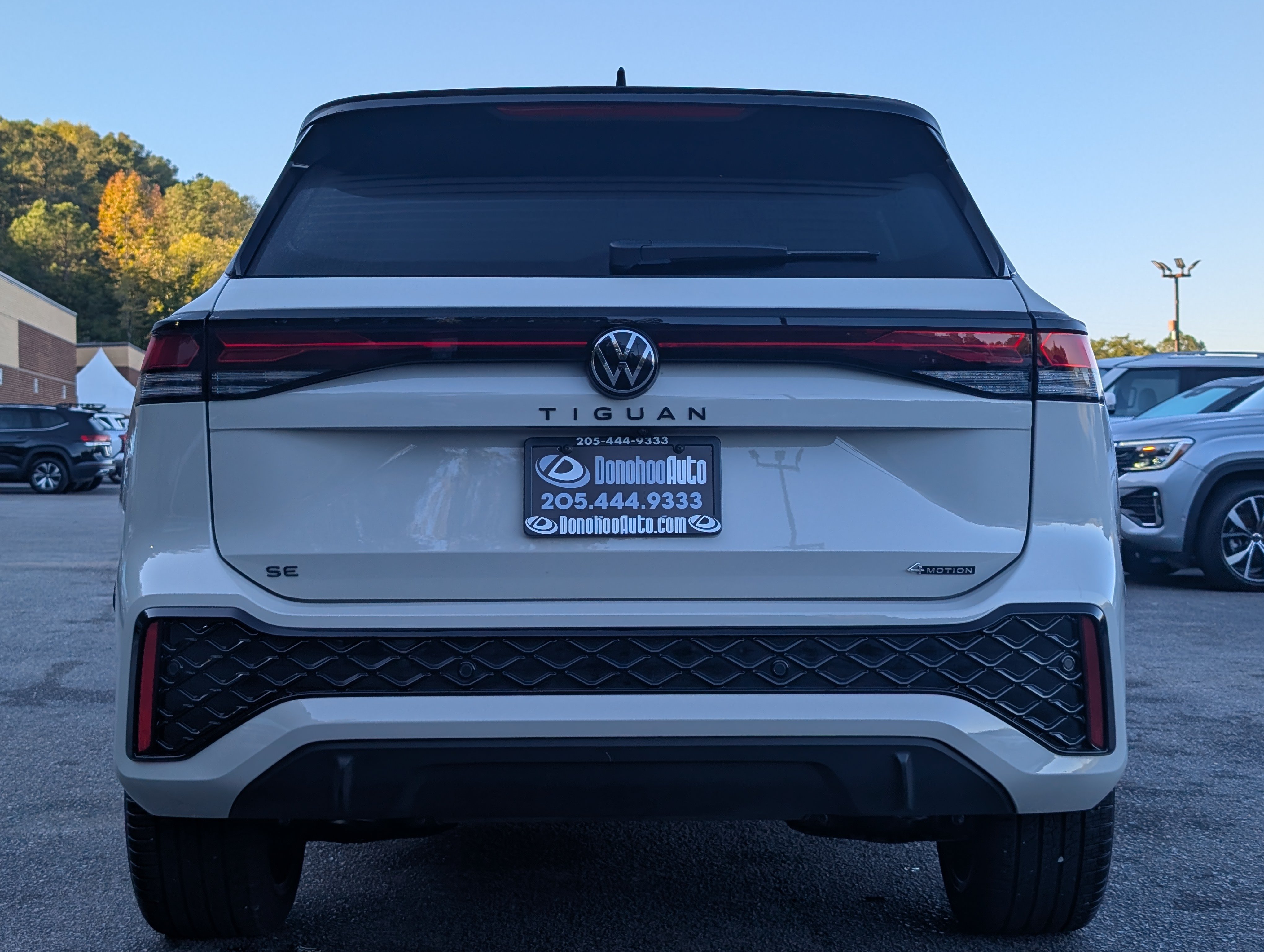 Used 2026 Volkswagen Tiguan SE R-Line AWD/4WD image 8