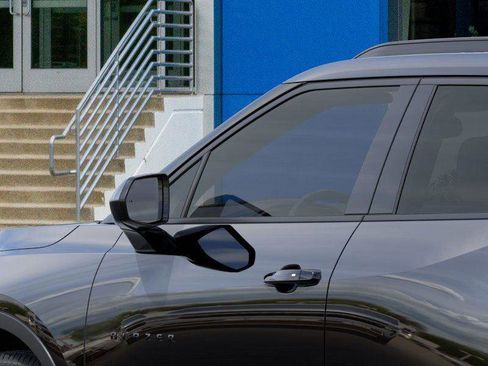 New 2025 Chevrolet Blazer LT w/ Convenience Package FWD image 12
