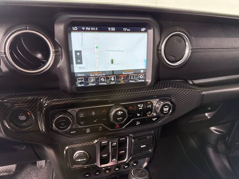 Used 2020 Jeep Wrangler Unlimited Sahara AWD/4WD image 17