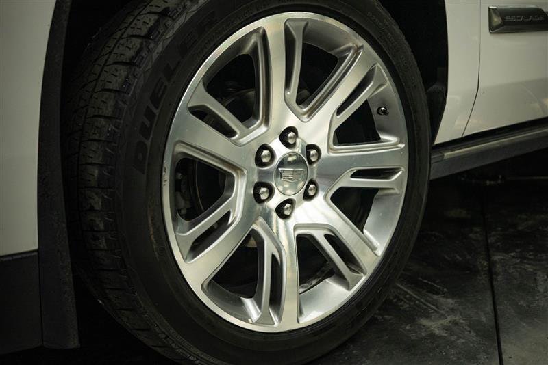 Used 2018 Cadillac Escalade Premium Luxury AWD/4WD image 3