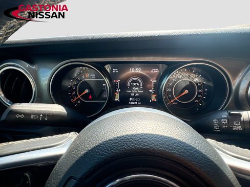 Used 2019 Jeep Wrangler Unlimited Sahara AWD/4WD image 13