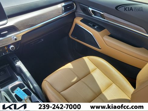 Certified 2022 Kia Telluride SX w/ Towing Package FWD image 18