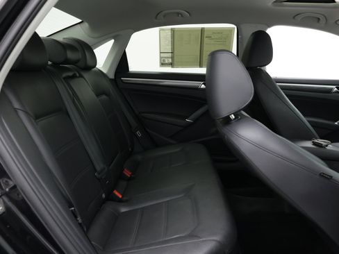 Used 2017 Volkswagen Passat 1.8T SE FWD image 41