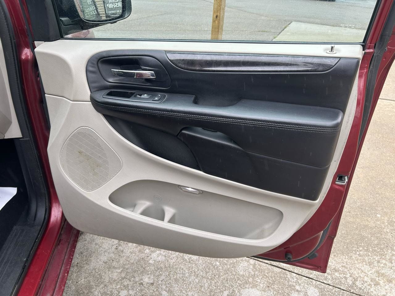 Used 2014 Dodge Grand Caravan SXT FWD image 15