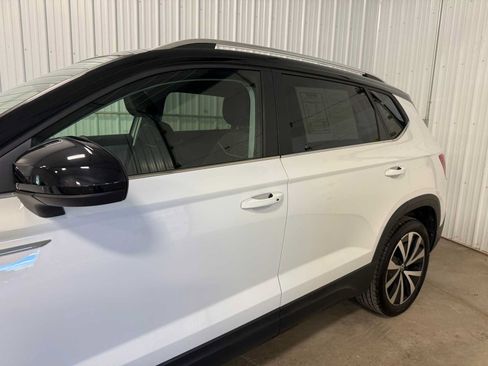 Certified 2023 Volkswagen Taos SE FWD image 7