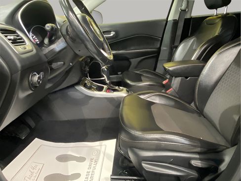 Used 2019 Jeep Compass Latitude w/ Cold Weather Group image 10