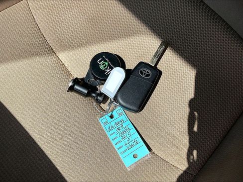 Used 2022 Toyota RAV4 LE FWD image 15