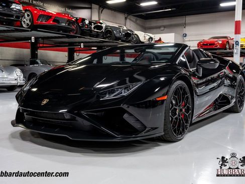 Used 2021 Lamborghini Huracan EVO image 12