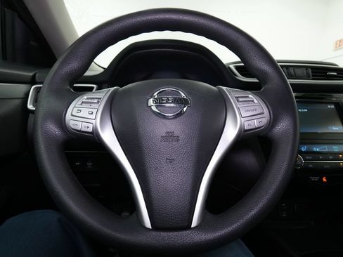 Used 2016 Nissan Rogue SV w/ SV Premium Package FWD image 38