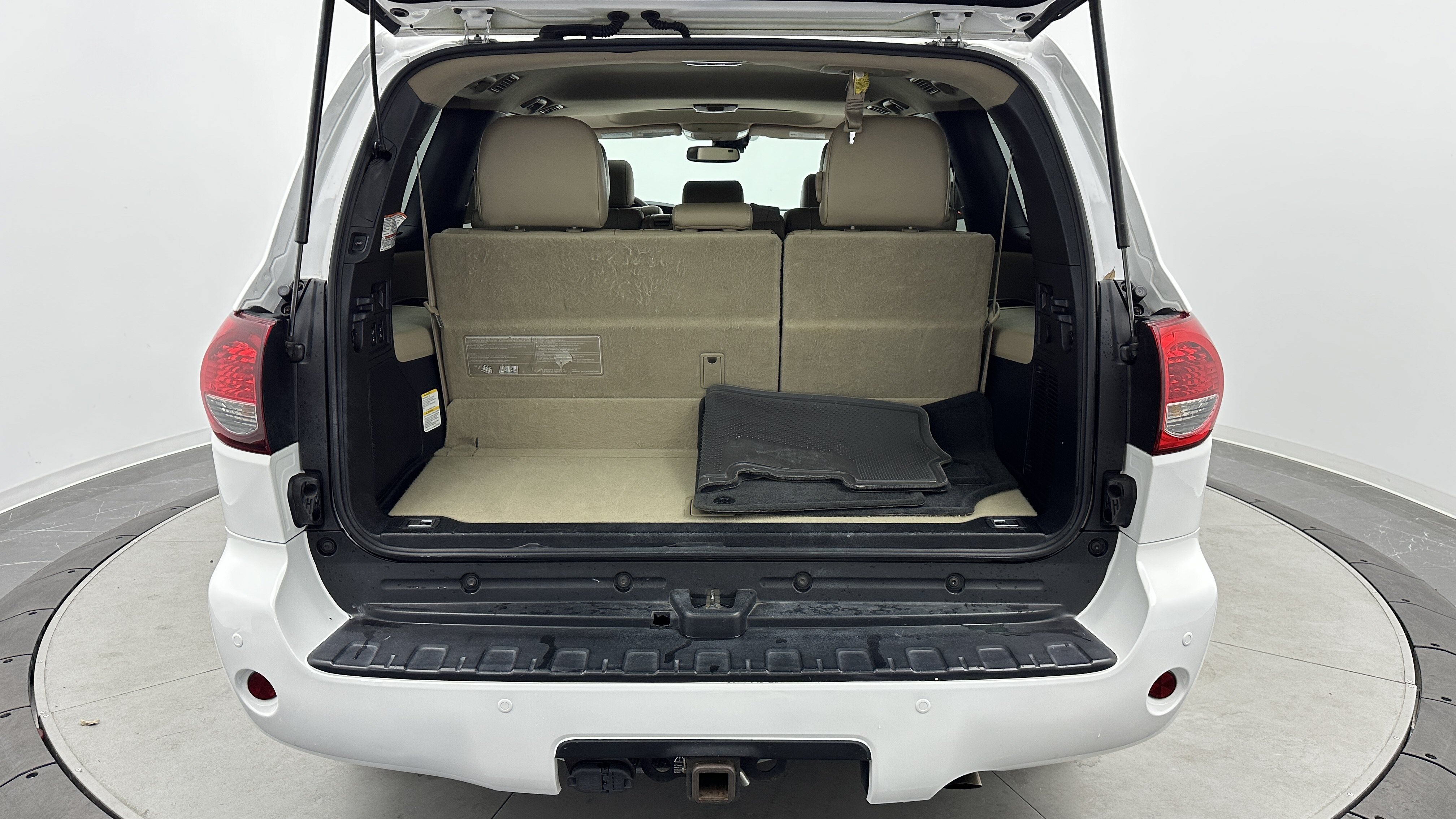 Used 2018 Toyota Sequoia Limited w/ Safety & Convenience Package RWD image 34