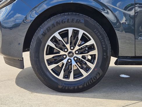 Used 2025 Ford Expedition Max Platinum image 12