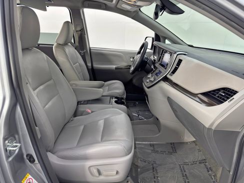 Used 2018 Toyota Sienna XLE Premium image 15