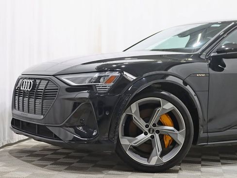 Used 2022 Audi e-tron S Prestige w/ Prestige Package image 3