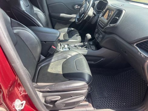 Used 2019 Jeep Cherokee Latitude Plus w/ Cold Weather Group AWD/4WD image 17